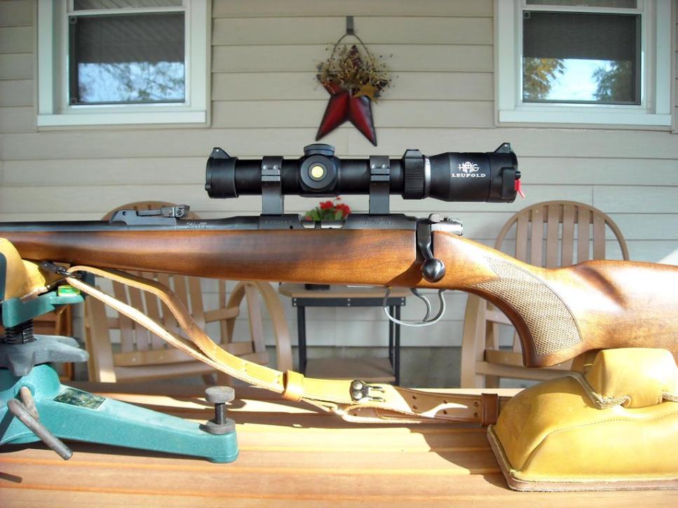 Leupold VX-R 1.25-4x20mm HOG mounted atop the author's CZ 452 Lux